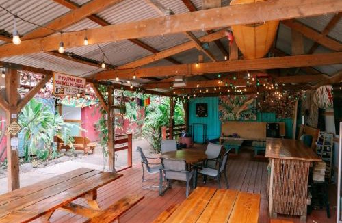 Wailuku Hostel | Banana Bungalow Maui Hostel