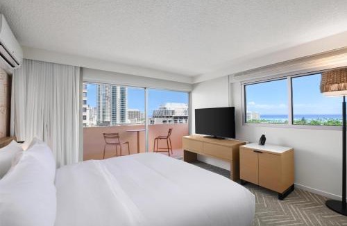 Waikiki Hotel | The Ambassador Hotel of Waikiki, Tapestry Collection by Hilton