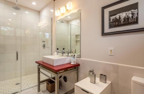 Waikoloa House | Kolea Kai Oceanfront 4 BR Sleeps 11 Perfect for Couples Complimentary Car with 6 Nights Hale Nani by KBM