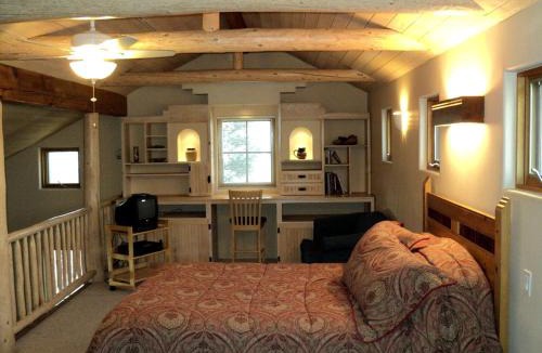Pecos House | New Mexico Glamping Paradise: Riverfront Rental for the Ultimate Retreat