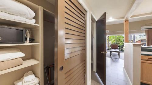 Kapaa House | Tropical Garden 1BR Loft Pono Kai Resort H307