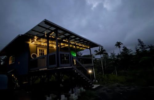 Kurtistown House | Private jungle retreat with AC and WiFi near Volcano