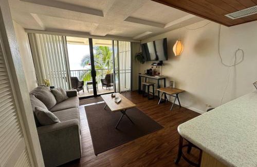Makaha Apartment | 305 On the Beach