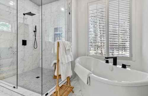 Woodmoor Villa | Luxury Golf Estate - 7 Ensuite Suites - Steam Spa - Theatre