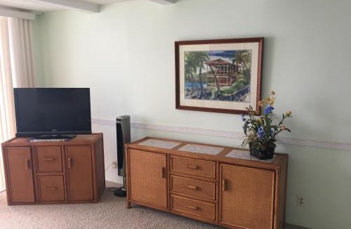 Kailua-Kona House | Beautiful Oceanfront Welcomes you at Hale Kona Kai 203 by Casago Kona