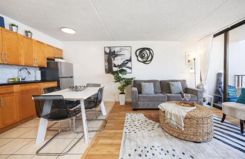 Waikiki Apartment | 17FL Fully Renovated, 5 mins to Beach with Parking