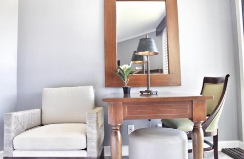 Hanamaulu Apartment | Mountain View Double Bed Room, Beachfront Resort, Lanai, AC, Pool, Restaurant, Gym, Spa
