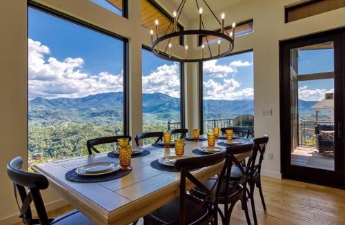 Chalet Village North House | Minutes from the Strip Downtown Gatlinburg Stunning Views Sleeps 125BathsHot Tub Pool