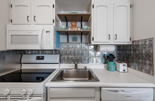 Historic Lahaina Front Street Apartment | Lahaina Shores Beach Resort 206