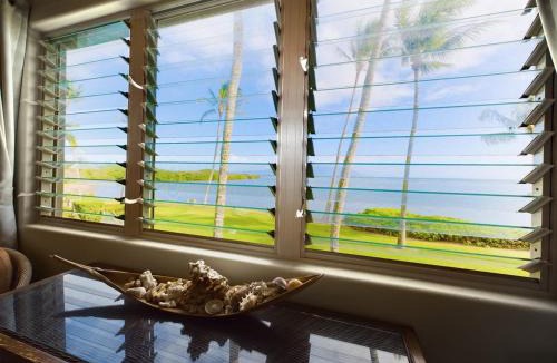 Ualapue Apartment | Oceanfront true 2 bedroom wlanai on Molokai