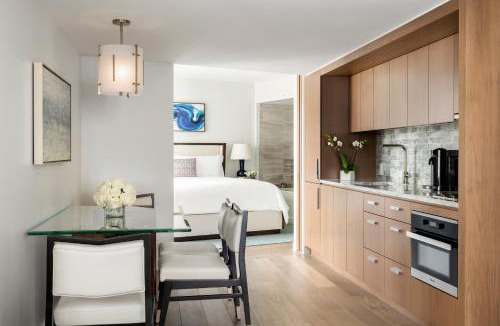 Waikiki Hotel | The Ritz-Carlton Residences, Waikiki Beach Hotel