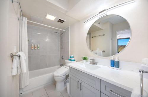 Waikiki Apartment | 34th floor lanai with Diamond Head views, pool & hot tub access