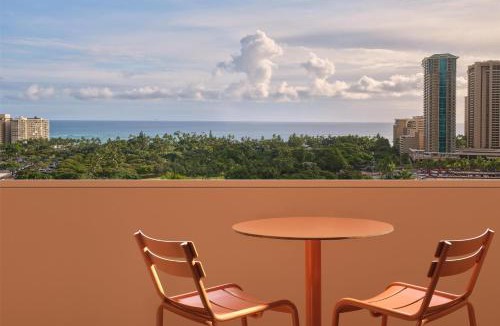 Waikiki Hotel | The Ambassador Hotel of Waikiki, Tapestry Collection by Hilton