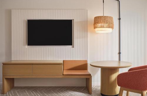 Waikiki Hotel | The Ambassador Hotel of Waikiki, Tapestry Collection by Hilton