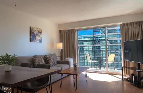 McCully - Moiliili Apartment | 05 FREE Parking 10 min beach 2br-Waikiki Ala Moana