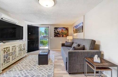 Colorado Springs Apartment | Vermijo Cottage Cozy Retreat Near OCC & Downtown