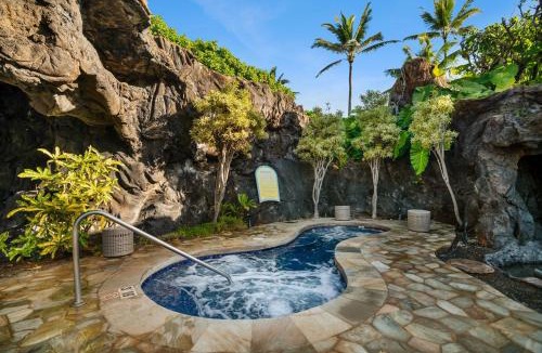 Hanamaulu Apartment | Pool Garden View Lanai, Beachfront 4-Star Resort, King Bed, Lanai, AC, Pool, Restaurant, Gym, Spa