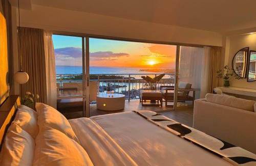 Waikiki Apartment | Panoramic Oceanview Resort - Full Kitchen in Each Unit, 2 Swimming Pools, Onsite Restaurants, Fireworks Every Friday