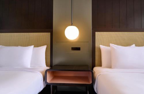 Waikiki Hotel | Hotel Renew