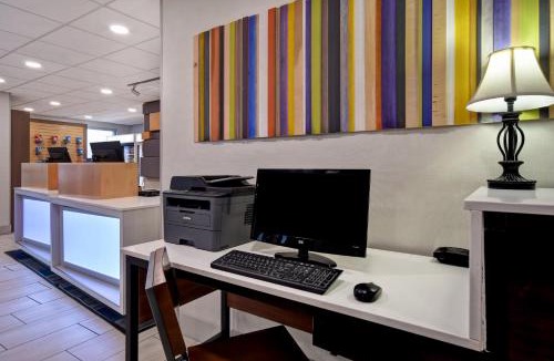 East Texas Hotel | Holiday Inn Express & Suites Allentown-Dorney Park Area by IHG
