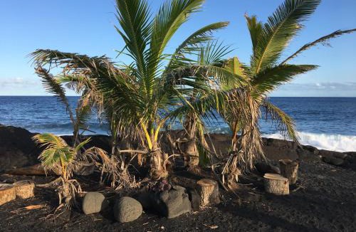 Kapoho House | Mediteranean style Ohana Rental/Garden Bungalow in Pahoa