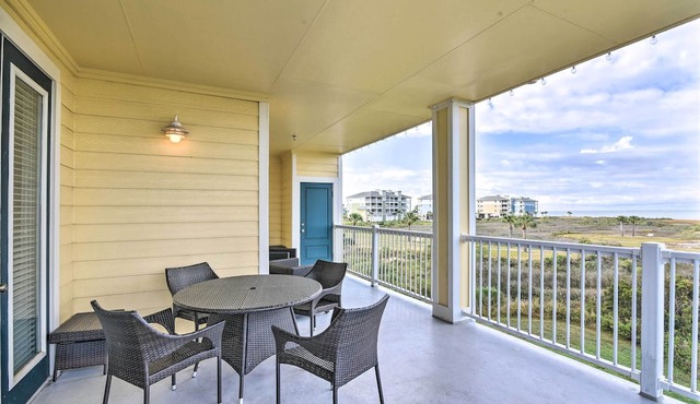 Beach Days & Resort-style Fun! Galveston Retreat