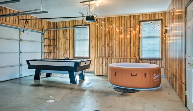 Charming Lewisburg Home w/Hot Tub & Games!
