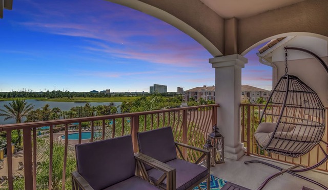 Condo w/Prime View of Lake, Pool & Fireworks!