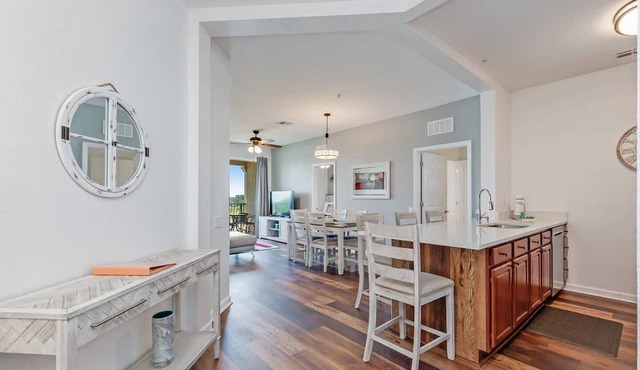 Stylish and Contemporary Vista Cay Hideaway - Lake View 3bd/2ba #3vc4126