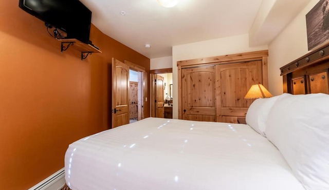 Tenderfoot Lodge by Summit County Mountain Retreats