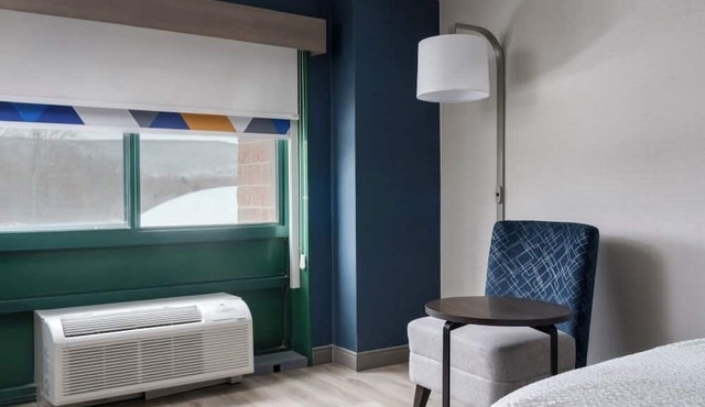 Holiday Inn Express Hotel & Suites Drums by IHG
