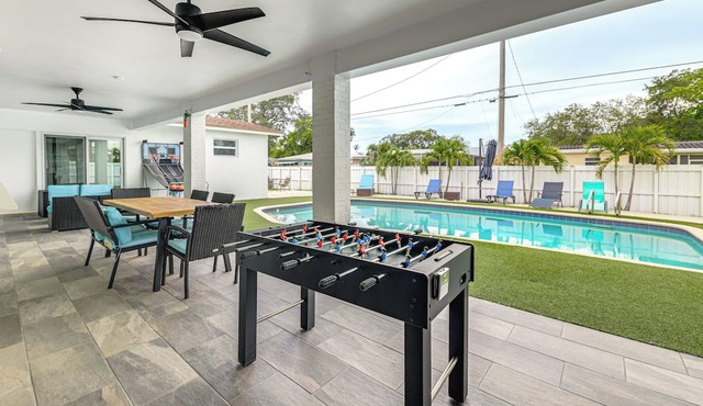 Outdoor Oasis w/Games: Sleek Hollywood Home!