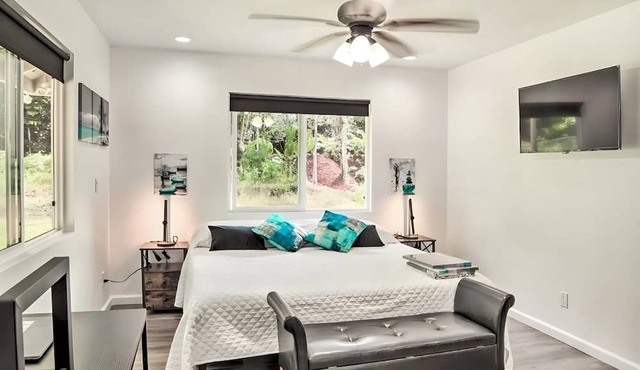 Luxury Hawaii Getaway: Close To Beach & Ocean 3 Bedroom Home by RedAwning