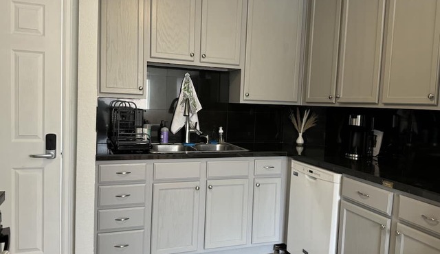 3 Bdrm 1 Bth House Close to Anschutz and Childrens