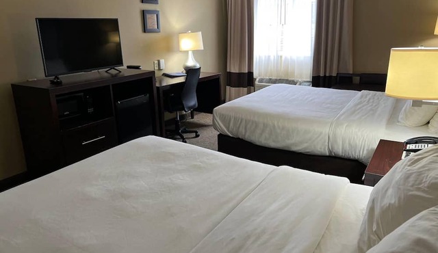 Days Inn & Suites by Wyndham Manheim Lebanon