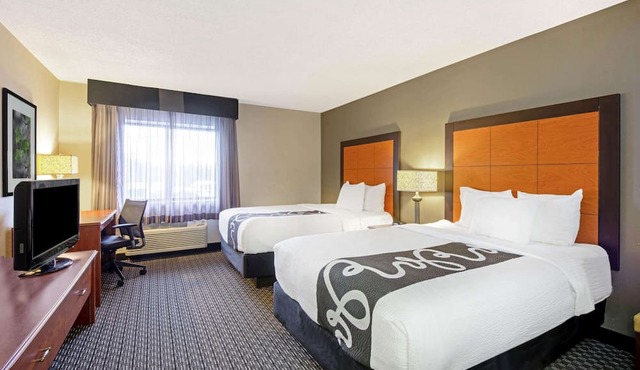 La Quinta Inn & Suites by Wyndham Harrisburg Airport Hershey