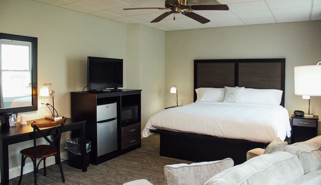 Country Squire Inn and Suites