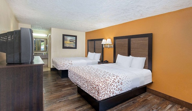 Americana Inn, a Travelodge by Wyndham