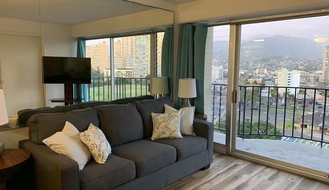Breezy Waikiki Apartment sleeps 6 with Free Parking