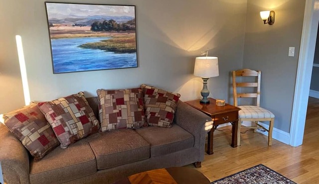 Bryn Mawr Spacious Grnd Floor Apt Free Parking