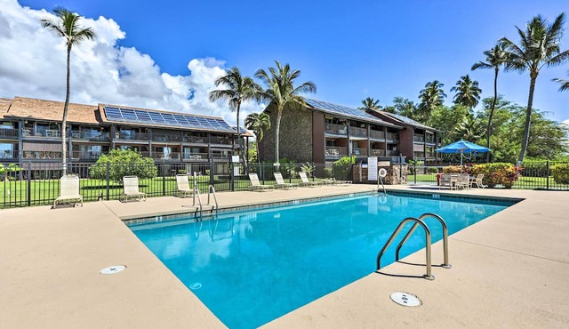 Kaunakakai Vacation Rental w/Pool Access & A/C!