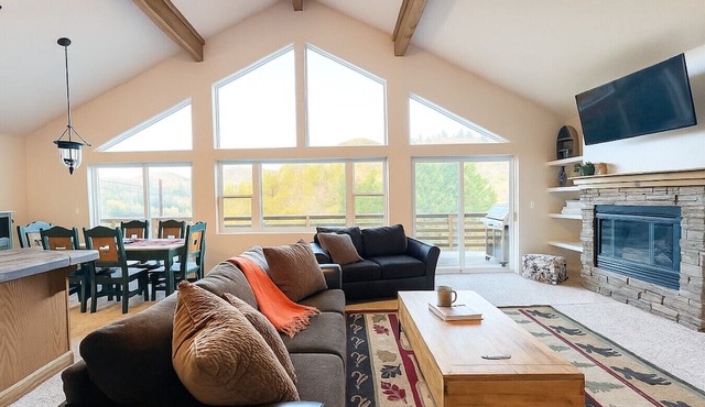 Buffalo Sunrise GMF · Mountain Vistas & Lake Views