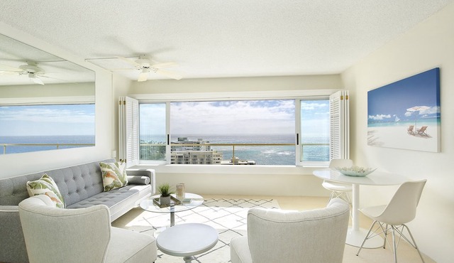 Panoramic Oceanfront & Diamond Head views, just steps to beach. FREE Parking!