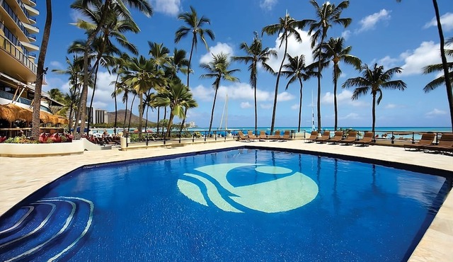 On Beautiful Waikiki Beach! Pool, Spa, 3 On-Site Restaurants, Water Activities