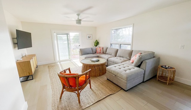 Ocean View Haleiwa Home - EPIC location steps from beach and downtown