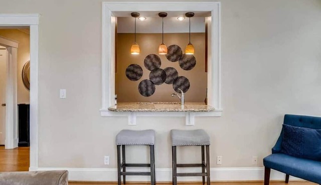 Historic 2BR Apt in ❤️ of DT Seattle Free Parking+