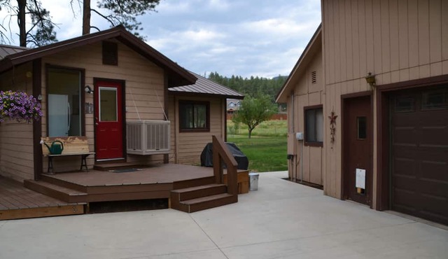 Cozy Cabin in the Pines! Beautiful property with lots of space!
