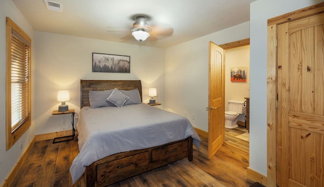 Mountaintop Log Cabin,HotTub,Pool Table