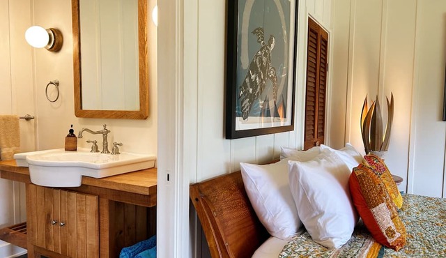 Rustic retreat with panoramic views, tropical gardens, & biodynamic produce!