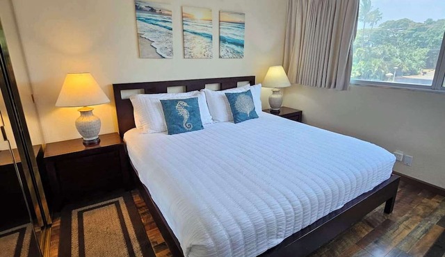 OCEAN and MOUNTAIN view corner 2 bdrm unit - Royal Kahana 220